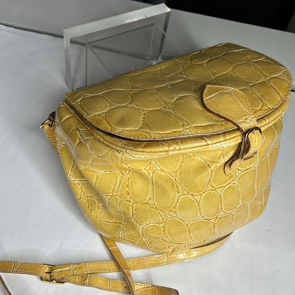 Meyers Croc Embossed Leather Mustard Yellow Crossbody Top Flap Feed Bag Purse - Picture 5 of 16